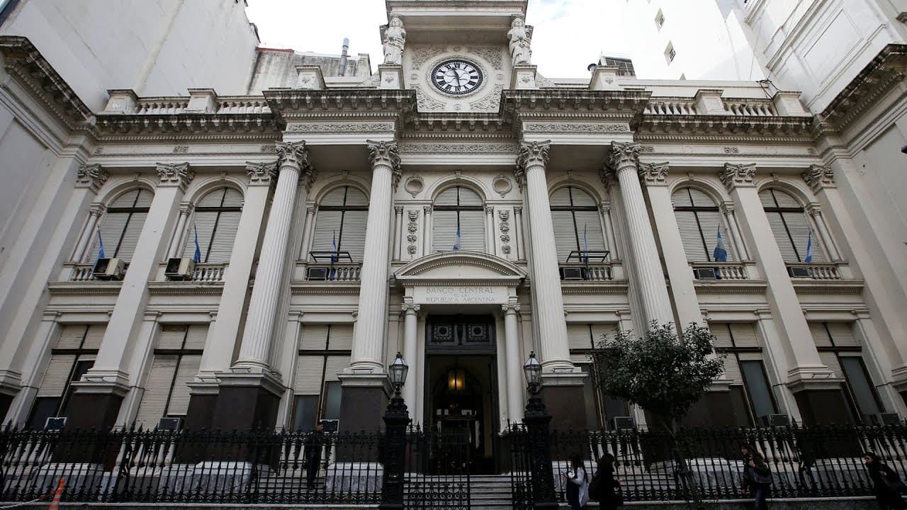 El BCRA refutó a la AGN y aseguró que obtuvo un resultado neto positivo de U$S 2.505 millones por su posición en oro - Dos Florines - imagen de origen