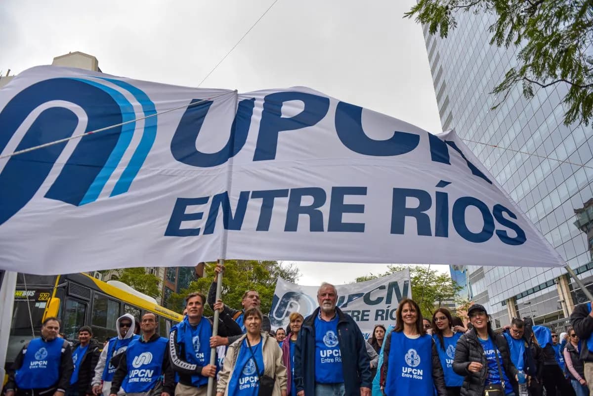 UPCN Entre Ríos marchó junto a CGT: Miles de entrerrianos expresaron su apoyo a la industria nacional - imagen de origen