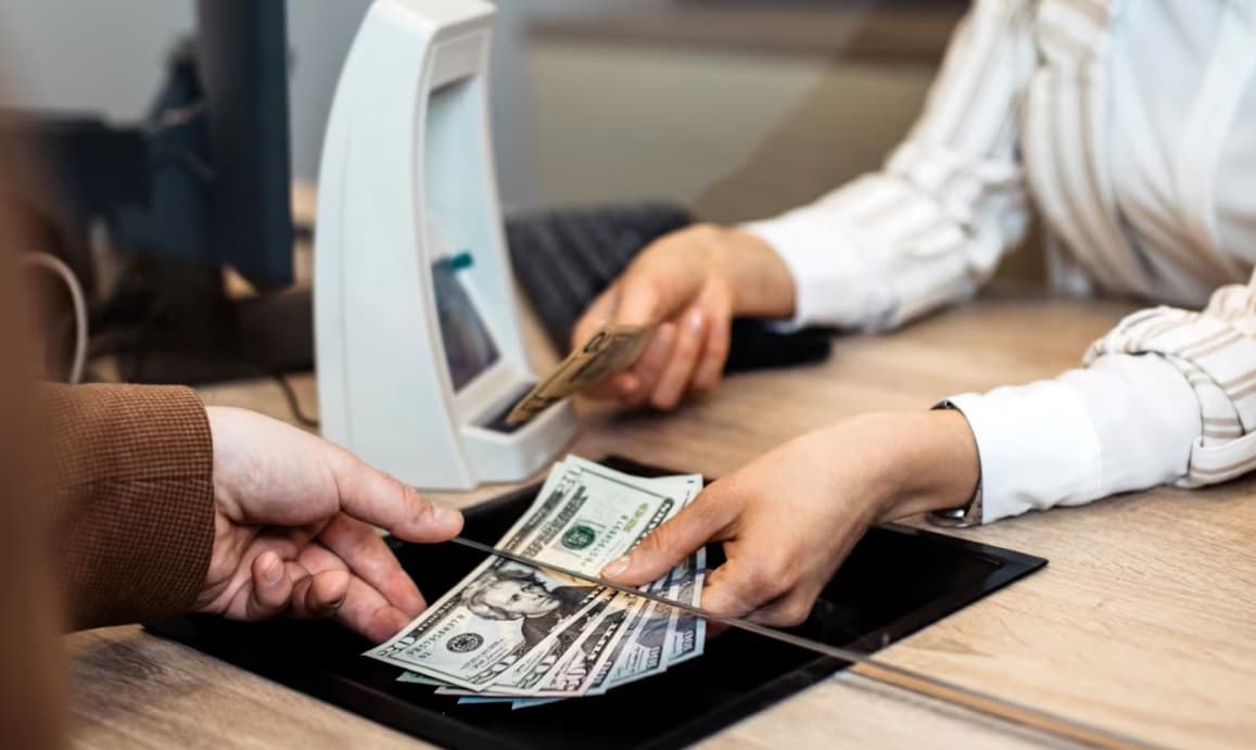 Crece la dolarización entre ahorristas argentinos y frenan las reservas del BCRA - Dos Florines - imagen de origen