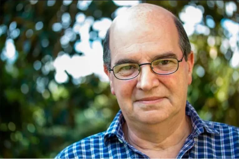 Murió Oscar Bosetti, histórico docente de Comunicación Social de la UNER y referente de la radiofonía - imagen de origen