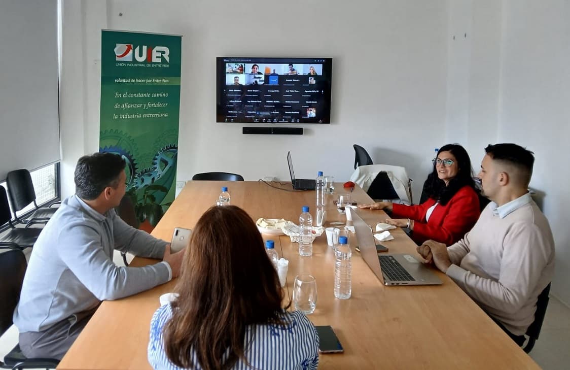 Se presentó ante empresas la reglamentación de la nueva Ley de Gestión Ambiental de Entre Ríos - Dos Florines - imagen de origen