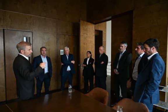 Acuerdo histórico: YPF y Entre Ríos trabajarán para mejorar la logística, bajar costos e impulsar nuevas inversiones - imagen de origen