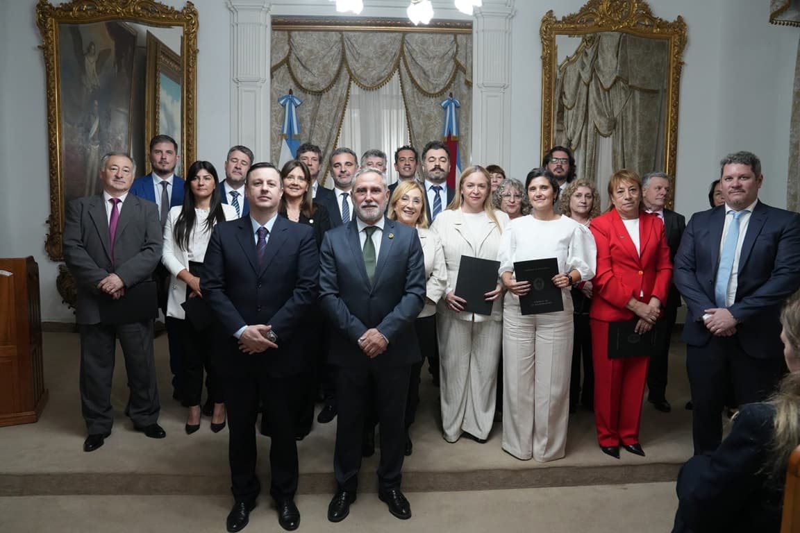 Juraron los nuevos integrantes del Consejo de la Magistratura de Entre Ríos - Dos Florines - imagen de origen