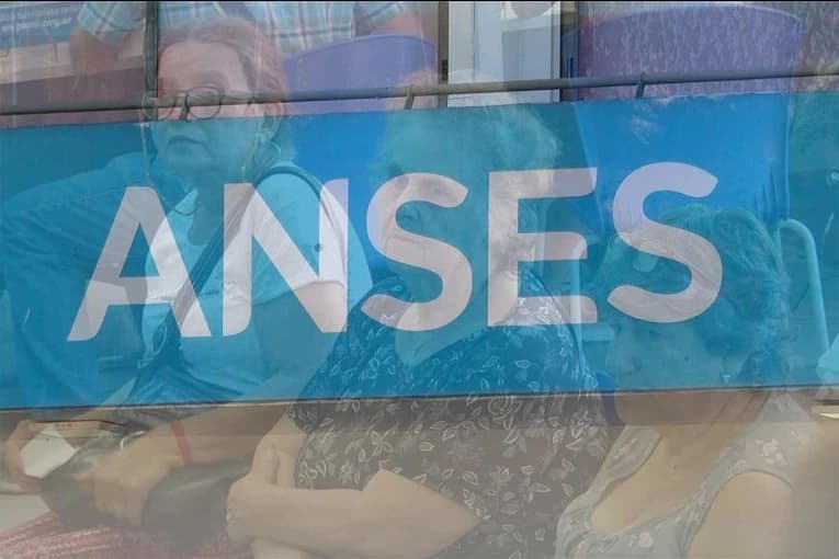 Comienza el pago de jubilaciones, AUH y todas las prestaciones de ANSES - imagen de origen
