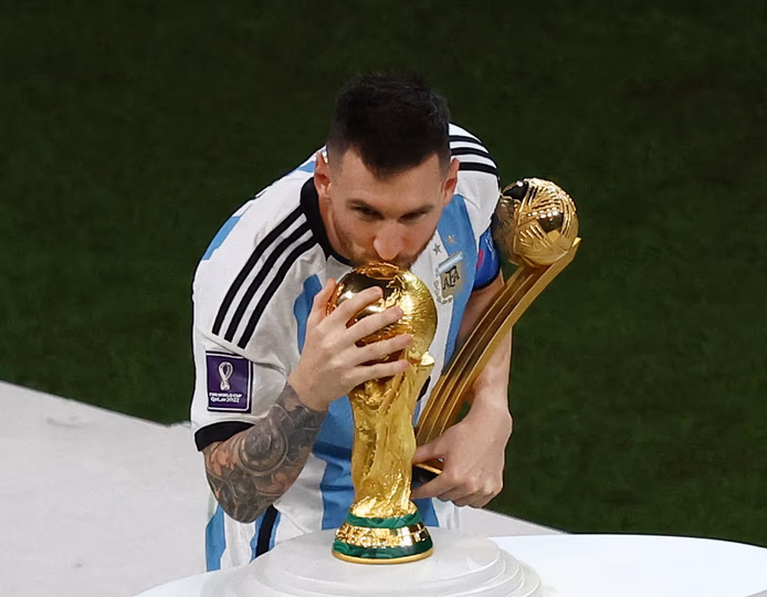 El mensaje de Milei a Messi: “Con esfuerzo es posible alcanzar hasta lo imposible” - Cadena Entrerriana 96.5MHz LRS 798 - imagen de origen