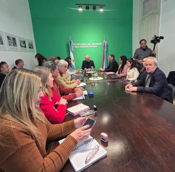 Paritaria docente: Los gremios expresaron insuficiencia pero darán la respuesta final el lunes - imagen de origen