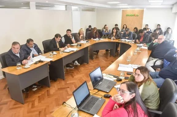 Senadores analizaron modificaciones al proyecto sobre Transparencia y Ética Pública - imagen de origen