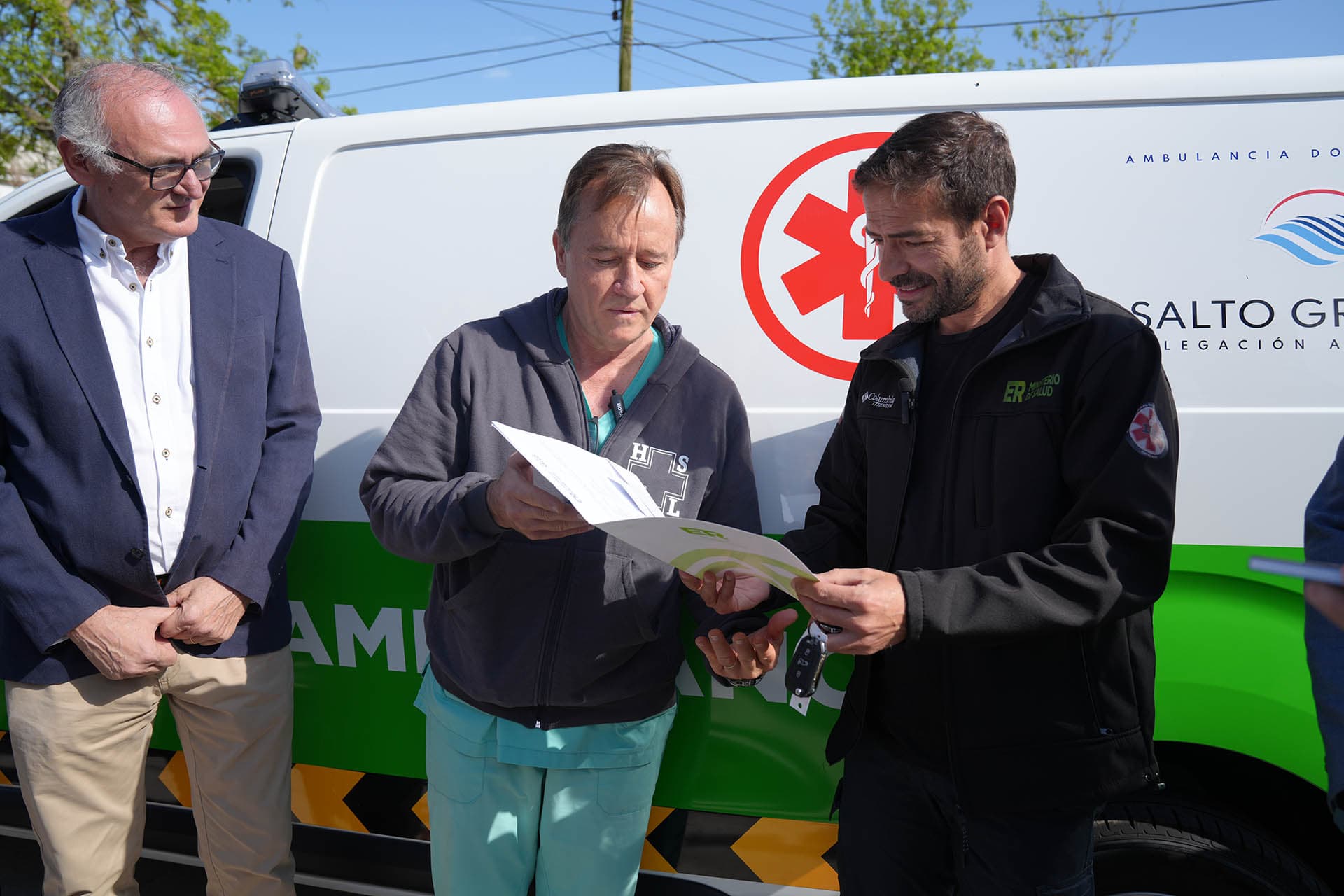 El gobierno entrerriano entregó ambulancias para fortalecer la atención de emergencias en la costa del Uruguay - imagen del Gobierno de Entre Rios