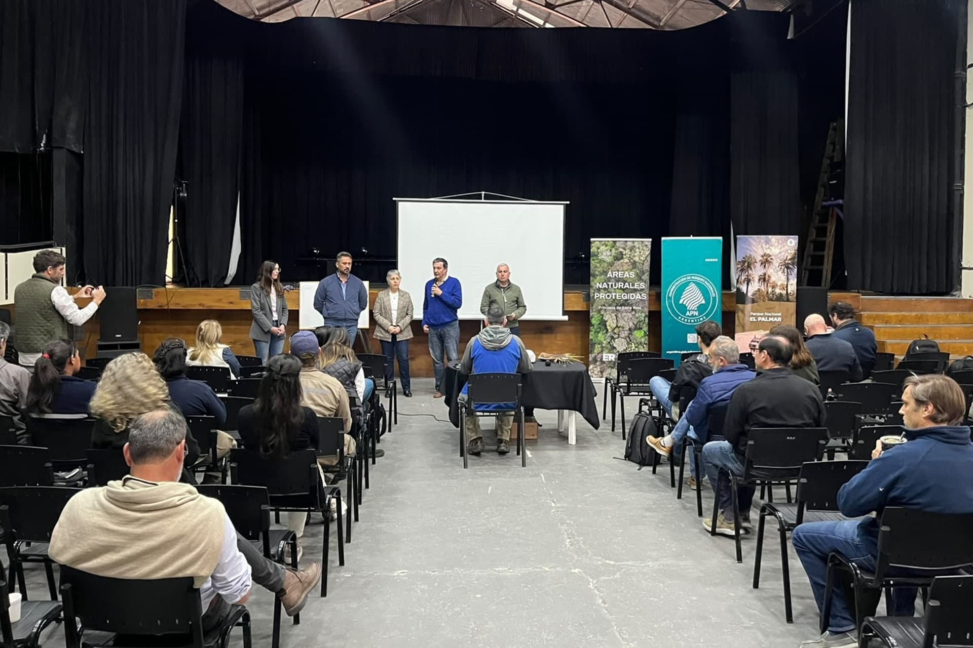 Entre Ríos fortalece la articulación para el control del picudo rojo de las palmeras - imagen del Gobierno de Entre Rios